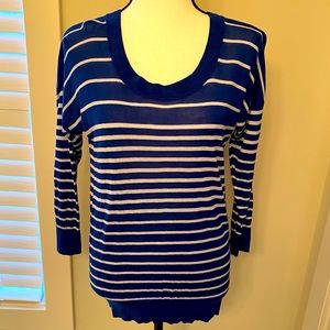 Banana Republic || Blue/white striped scoop neck long sleeve light sweater top